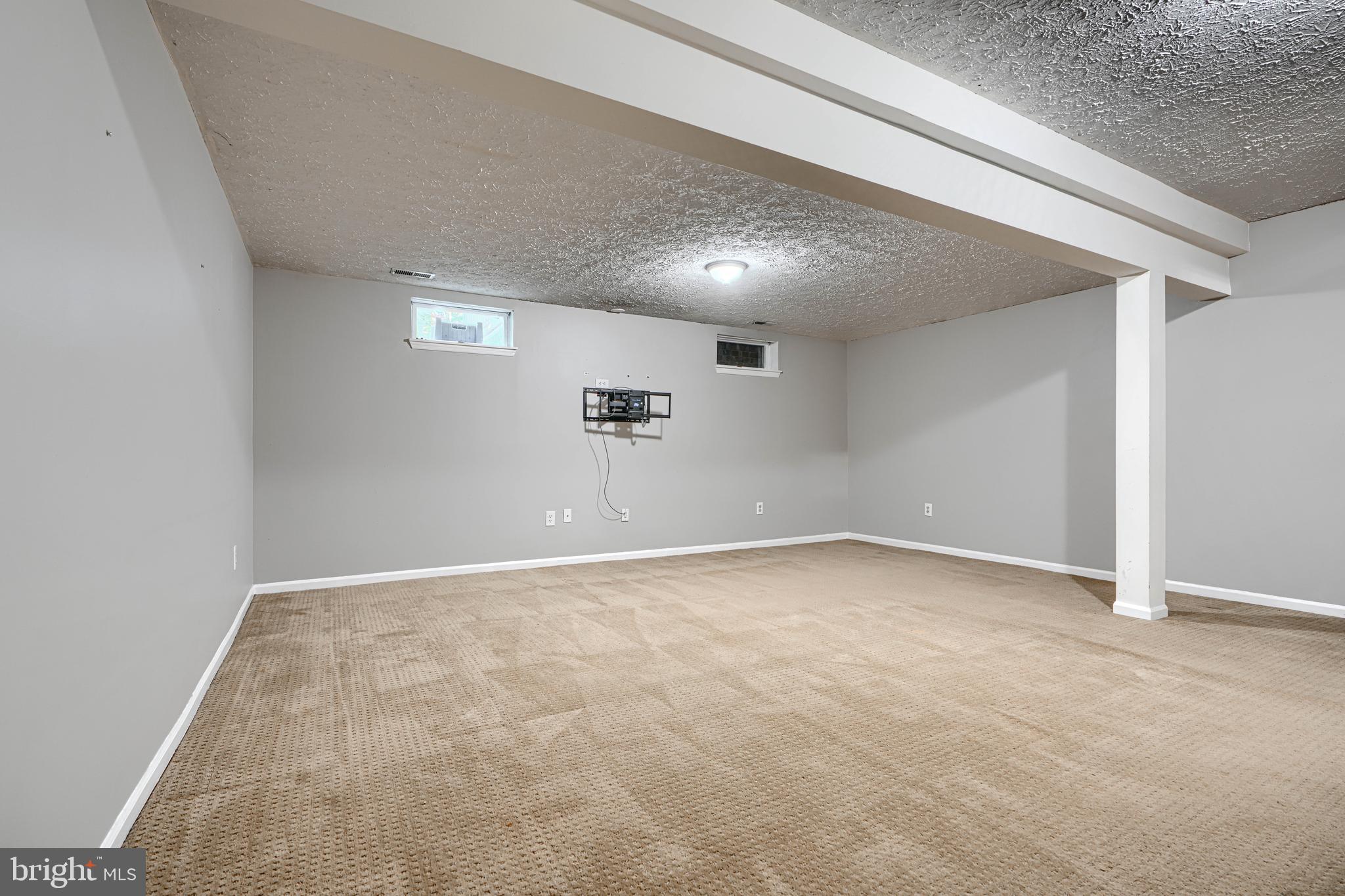 VILLAGE OF THOMAS RUN - Residential Lease