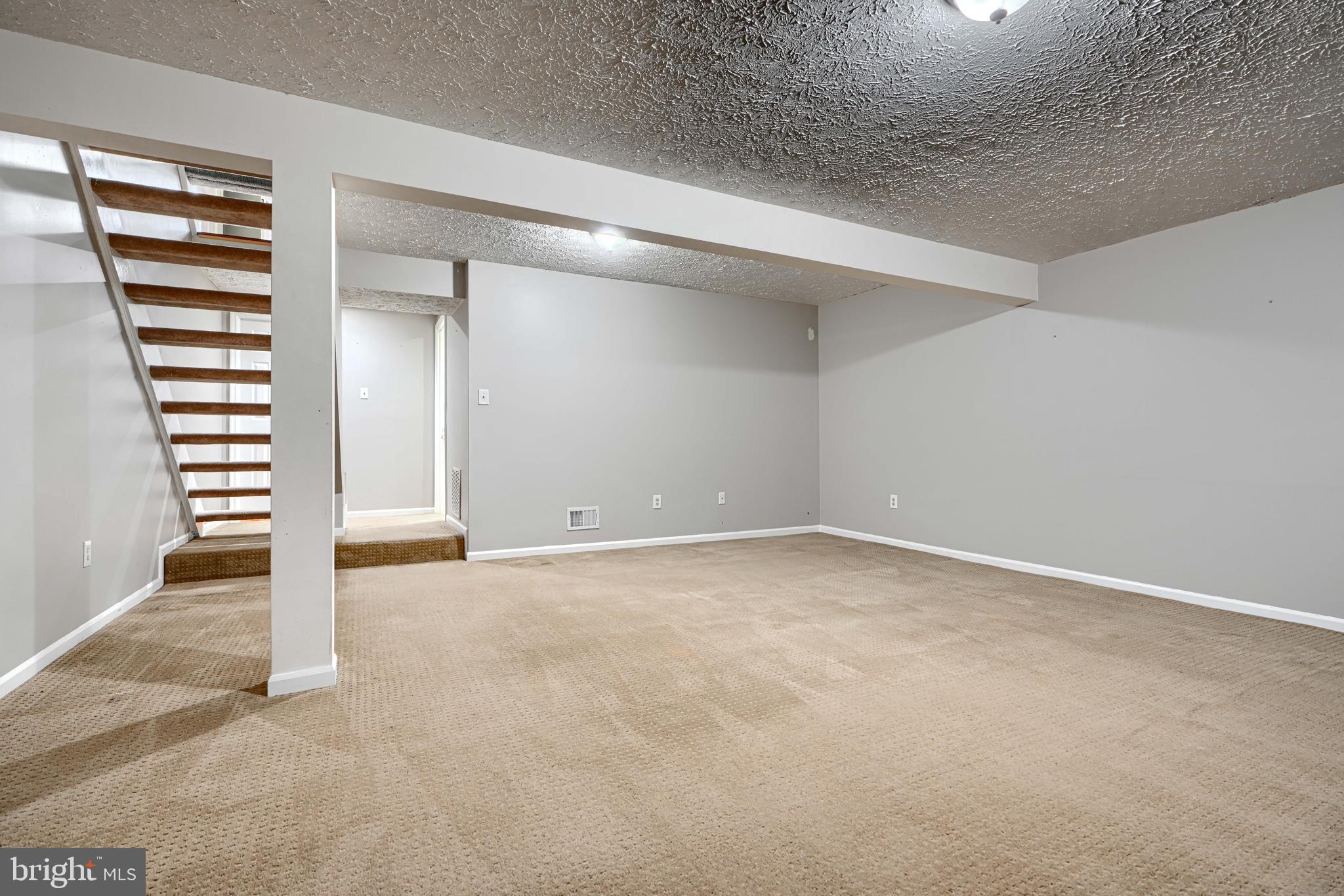 VILLAGE OF THOMAS RUN - Residential Lease