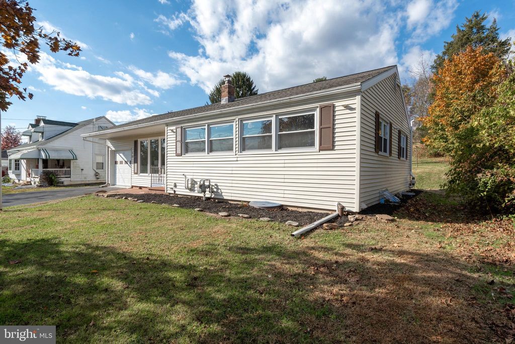 Photo of 53 W Maple Street, WRIGHTSVILLE, PA 17368 (MLS # PAYK2093946)