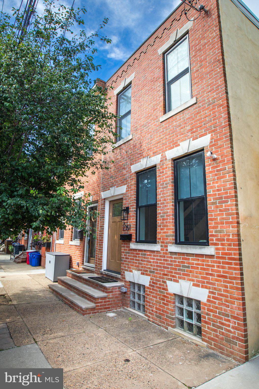 2351 E HAGERT STREET