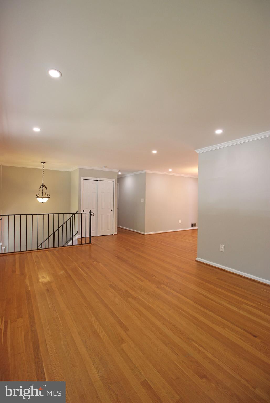 102 YEONAS DRIVE SE
