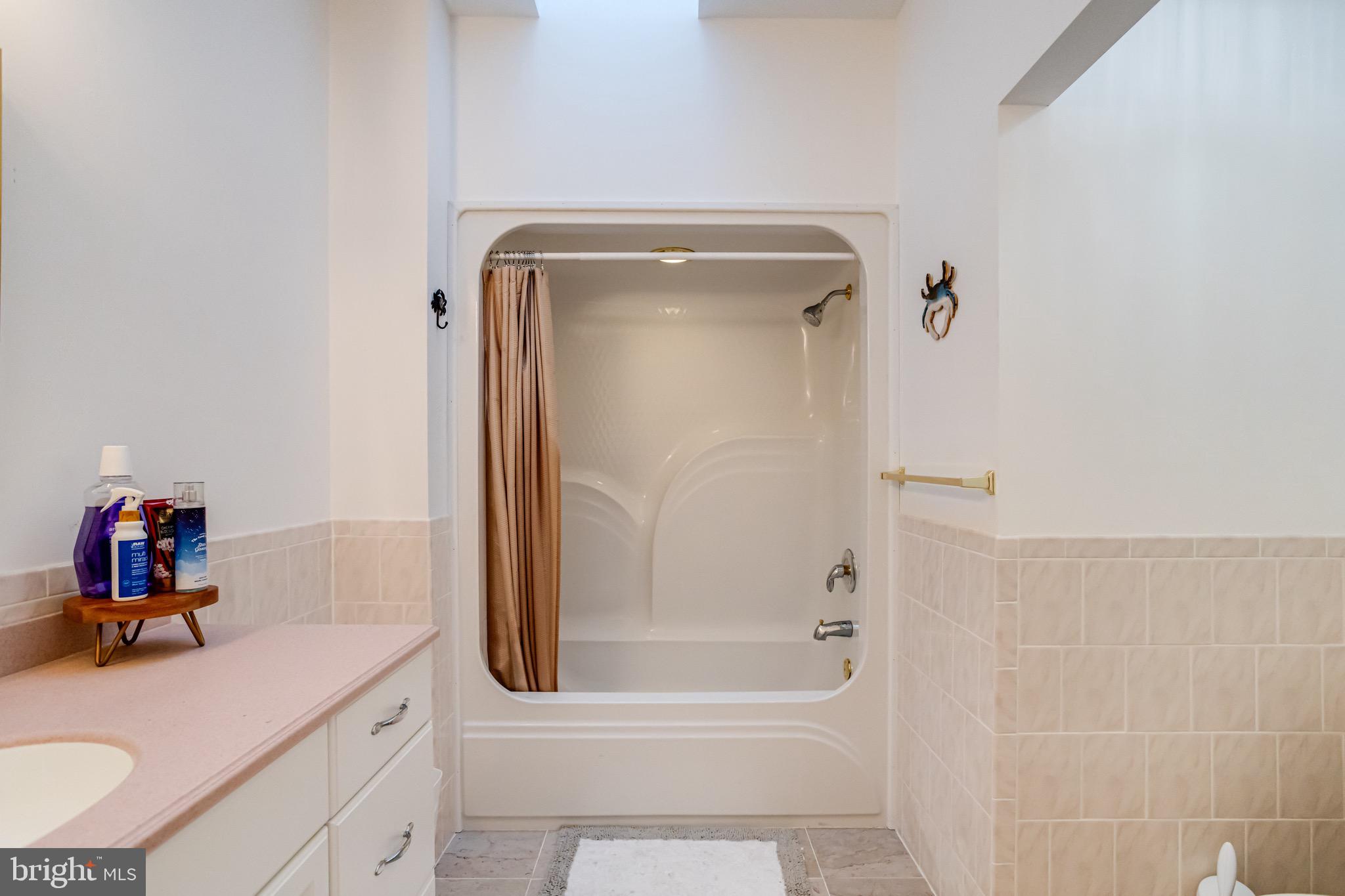 BOWLEYS QUARTERS - Residential