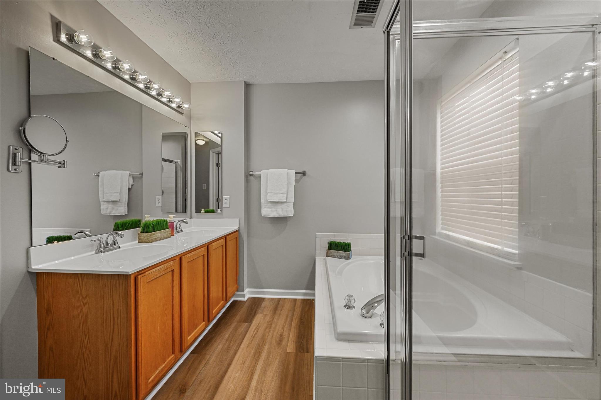 EATON SQUARE - Residential