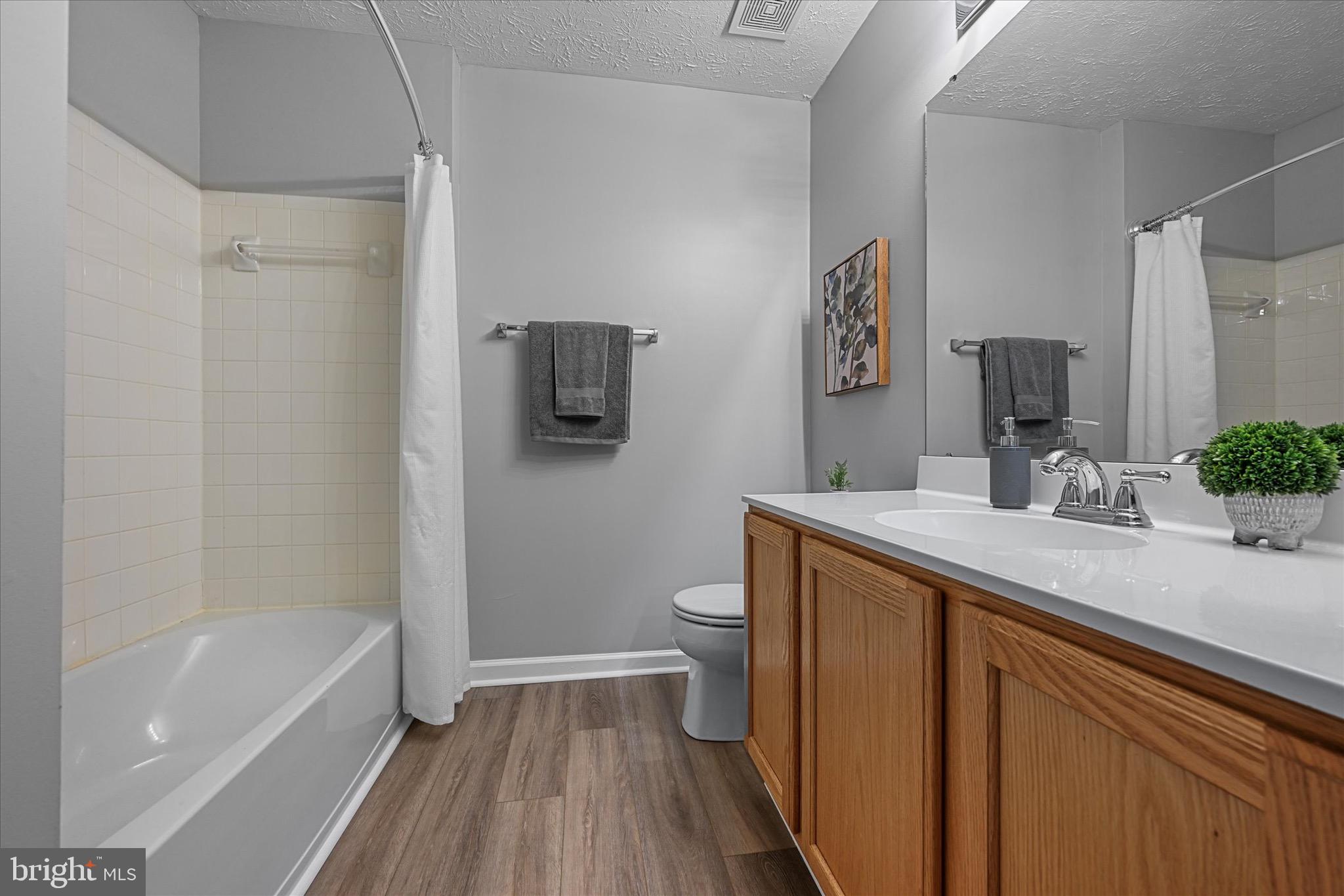 EATON SQUARE - Residential