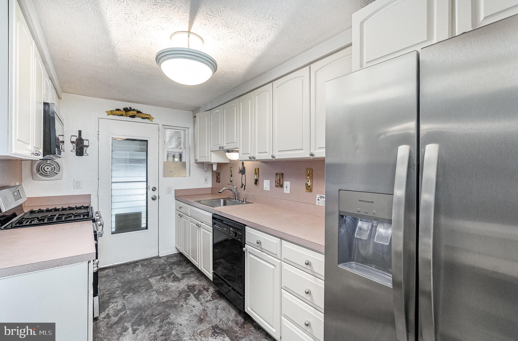 FOXRIDGE - Residential Lease