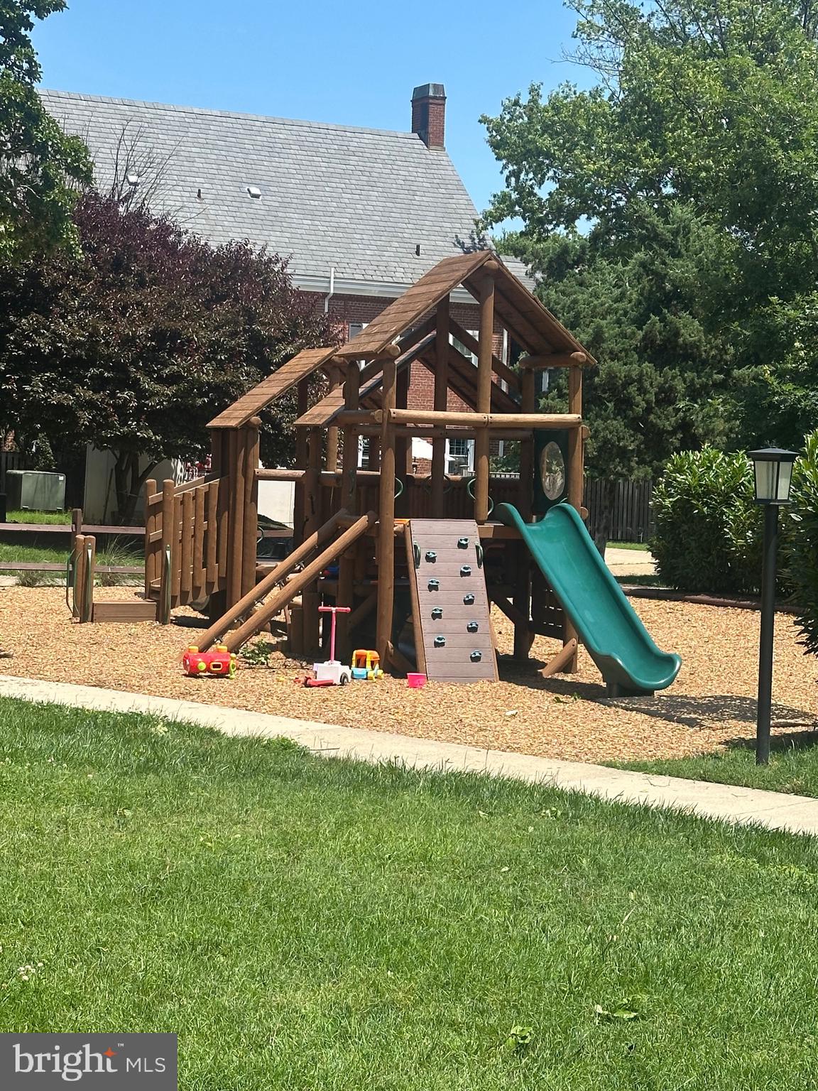 FAIRLINGTON ARBORS - Residential Lease