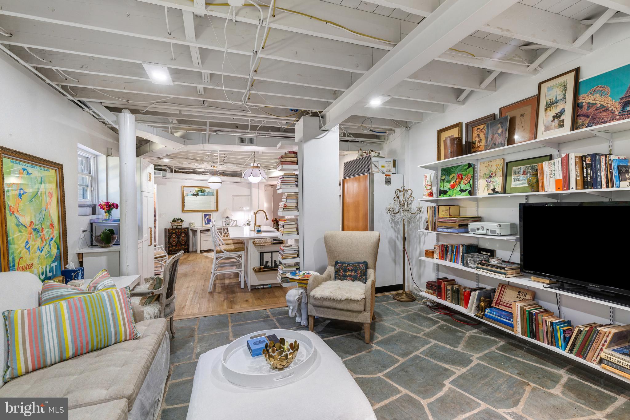 EAST FALLS - Residential