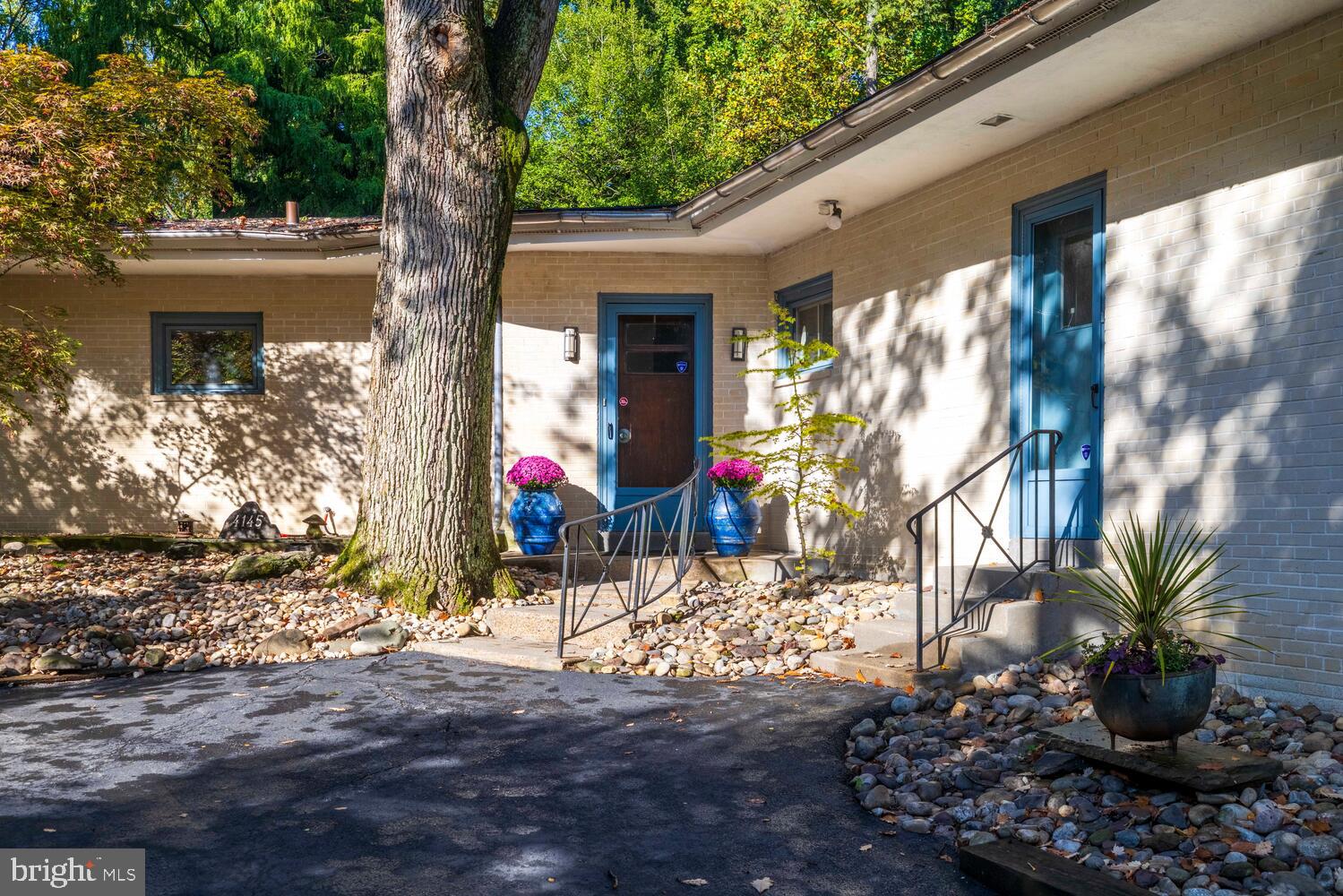 EAST FALLS - Residential