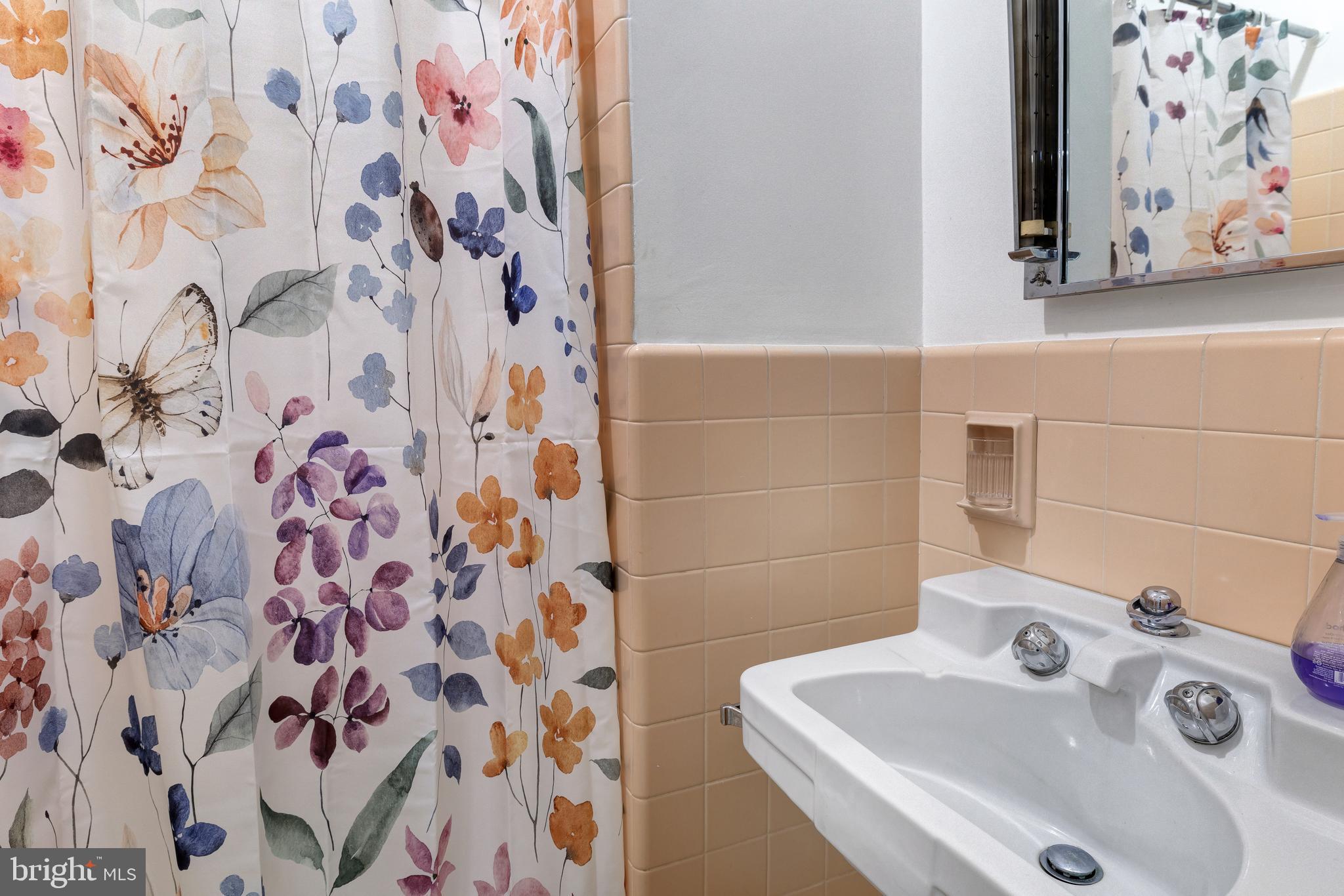 EAST FALLS - Residential