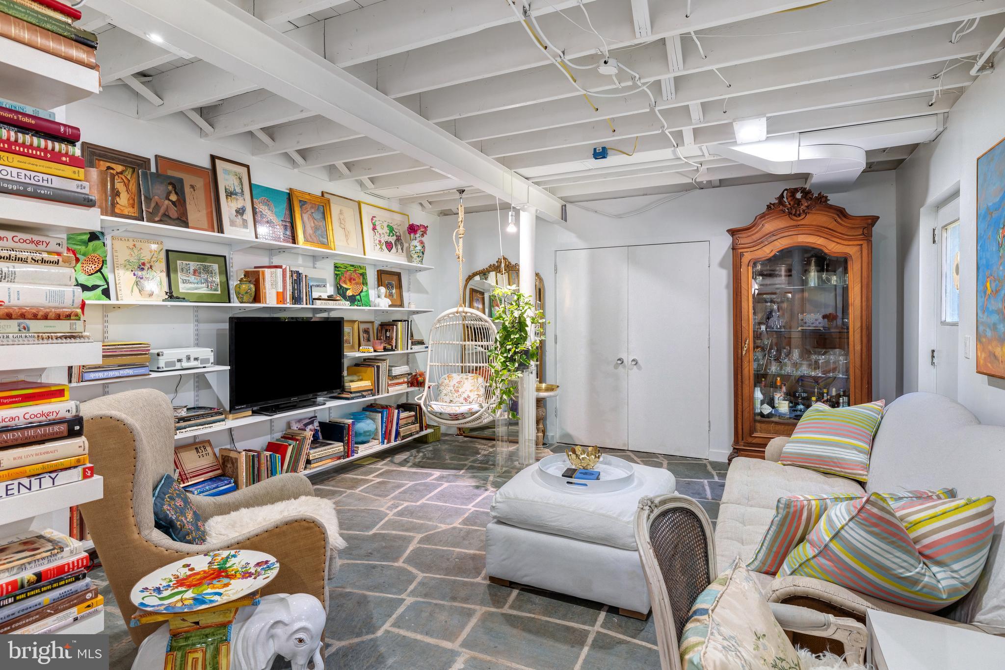 EAST FALLS - Residential