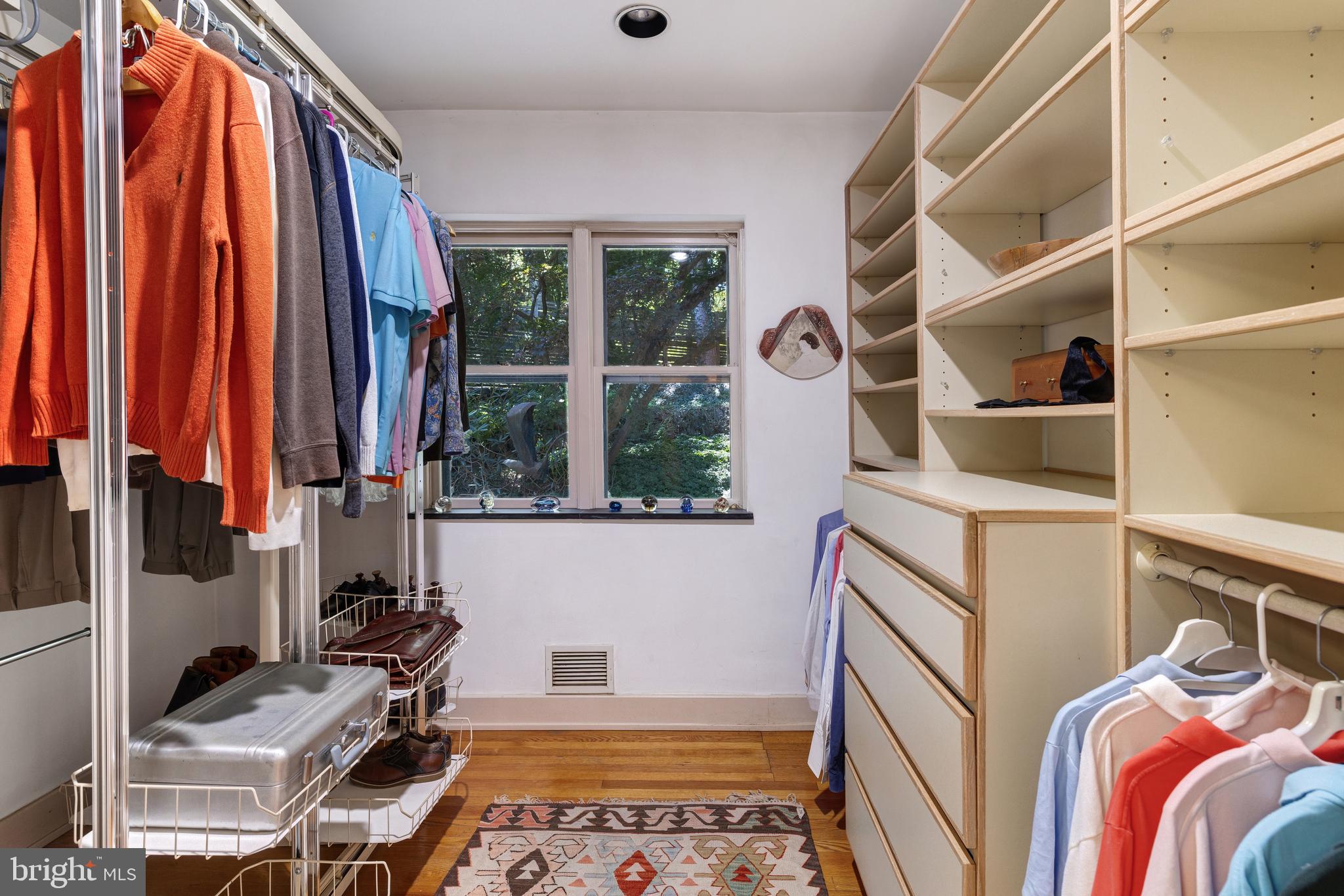 EAST FALLS - Residential