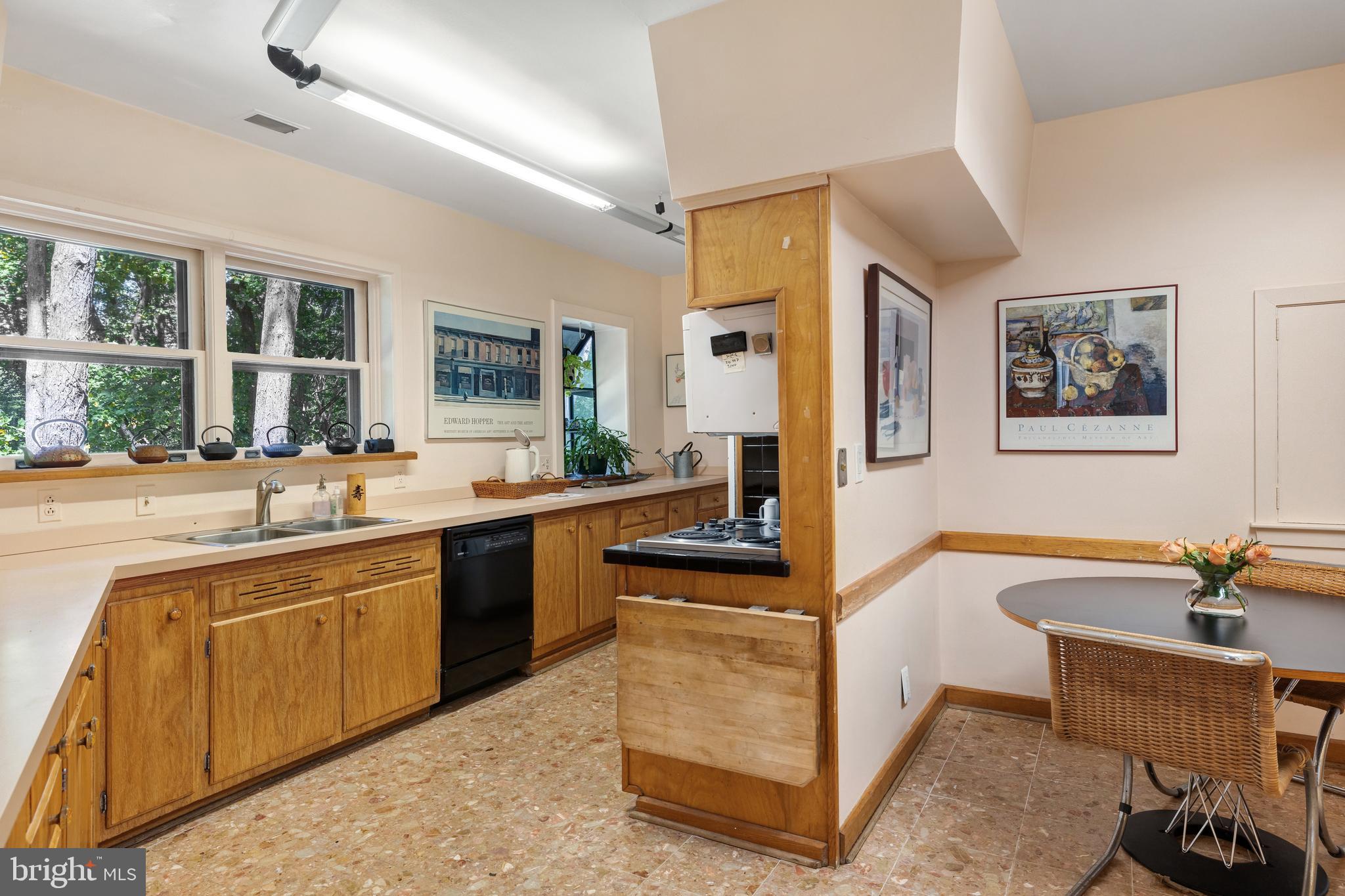 EAST FALLS - Residential