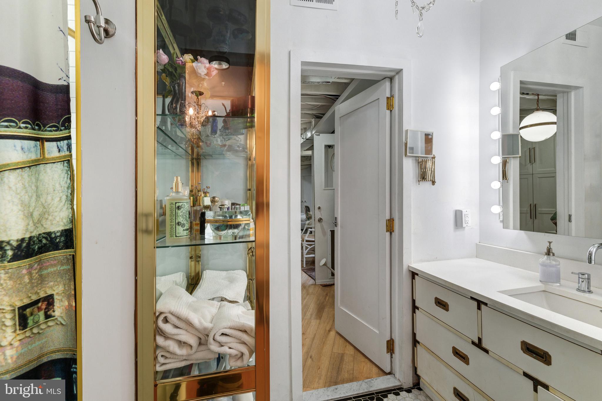 EAST FALLS - Residential