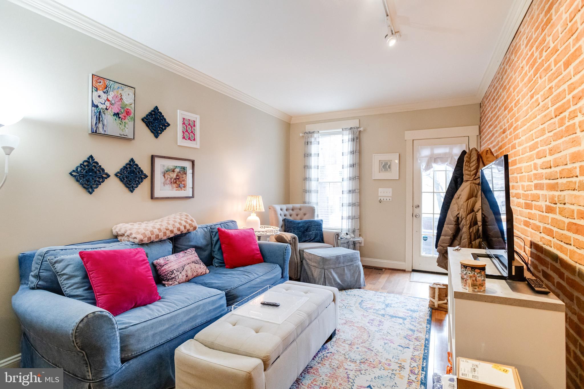 LOCUST POINT - Residential