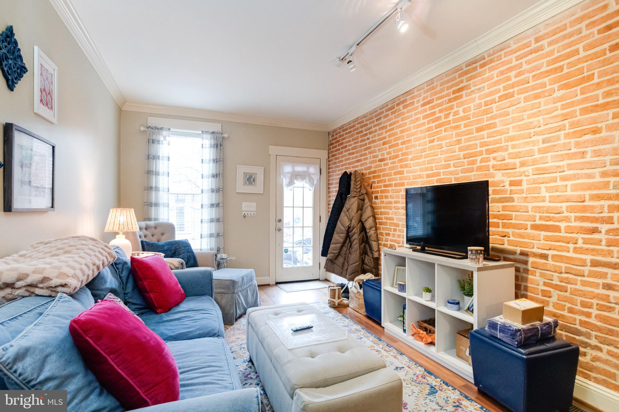 LOCUST POINT - Residential