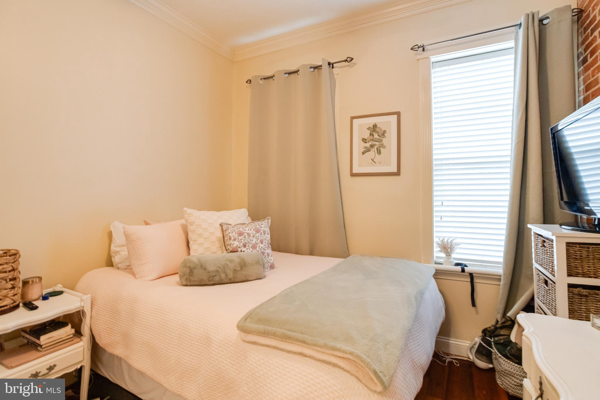 LOCUST POINT - Residential