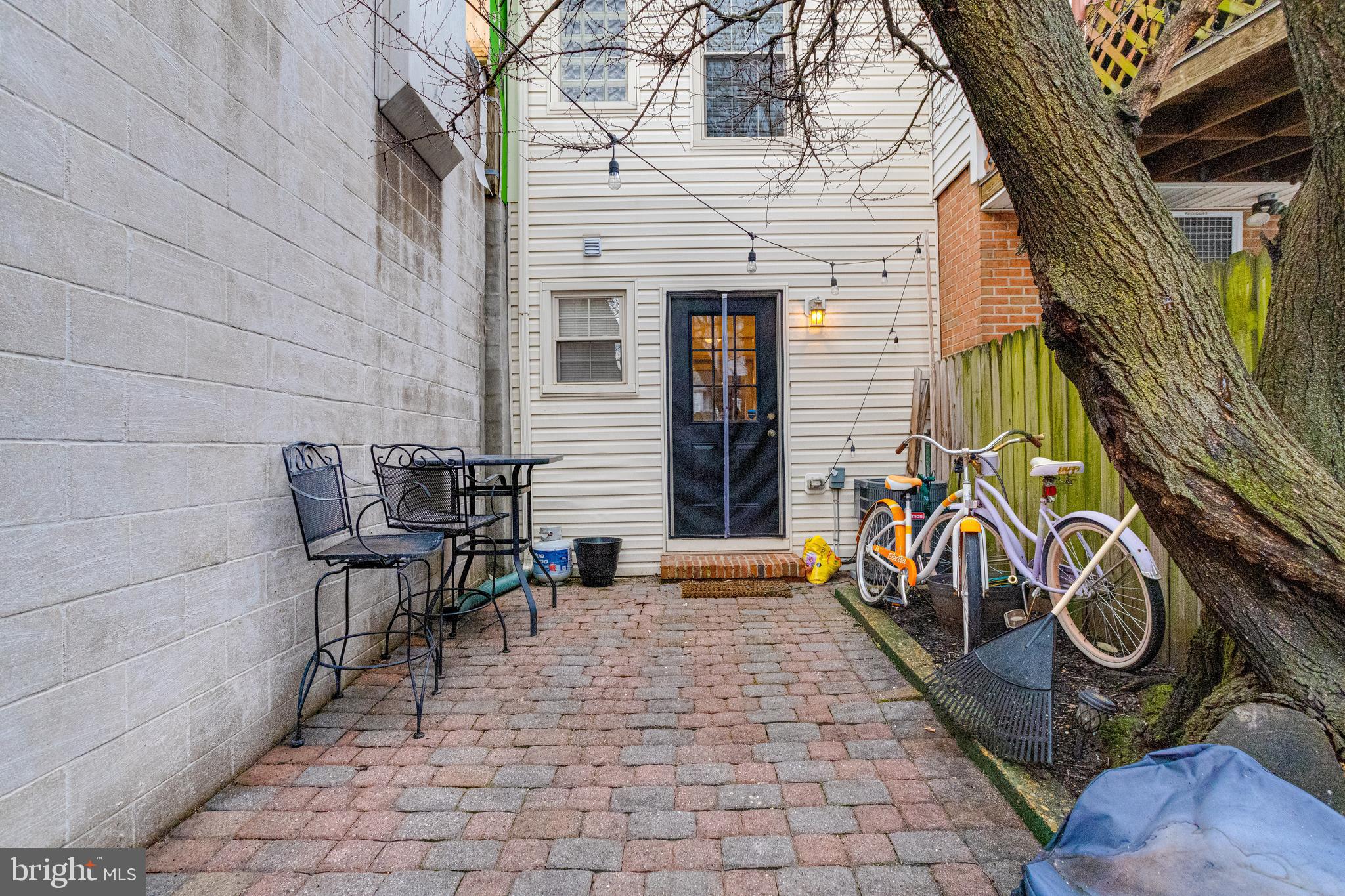 LOCUST POINT - Residential