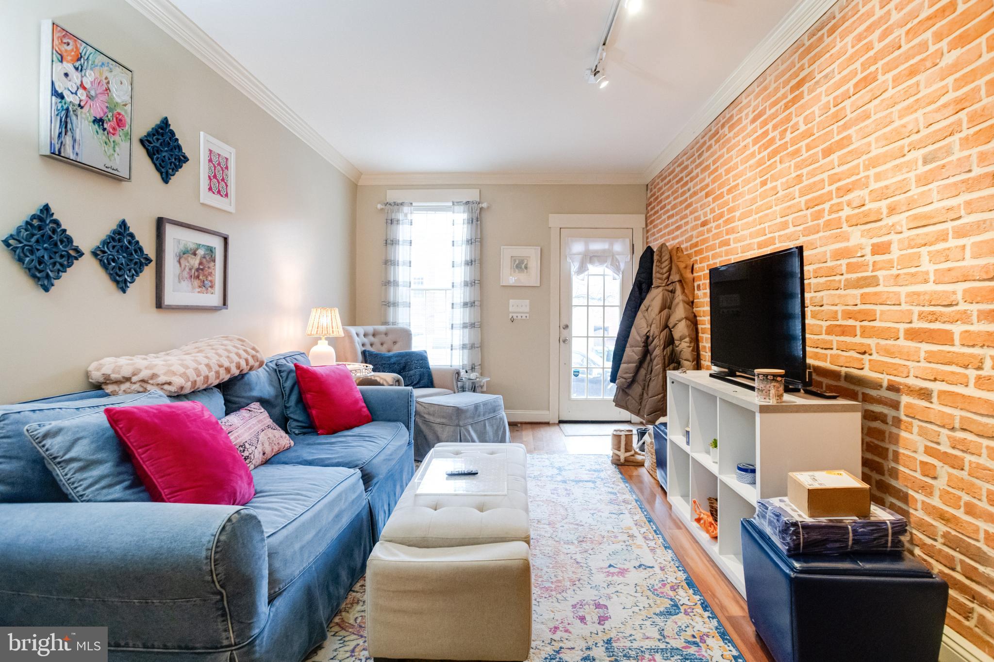 LOCUST POINT - Residential