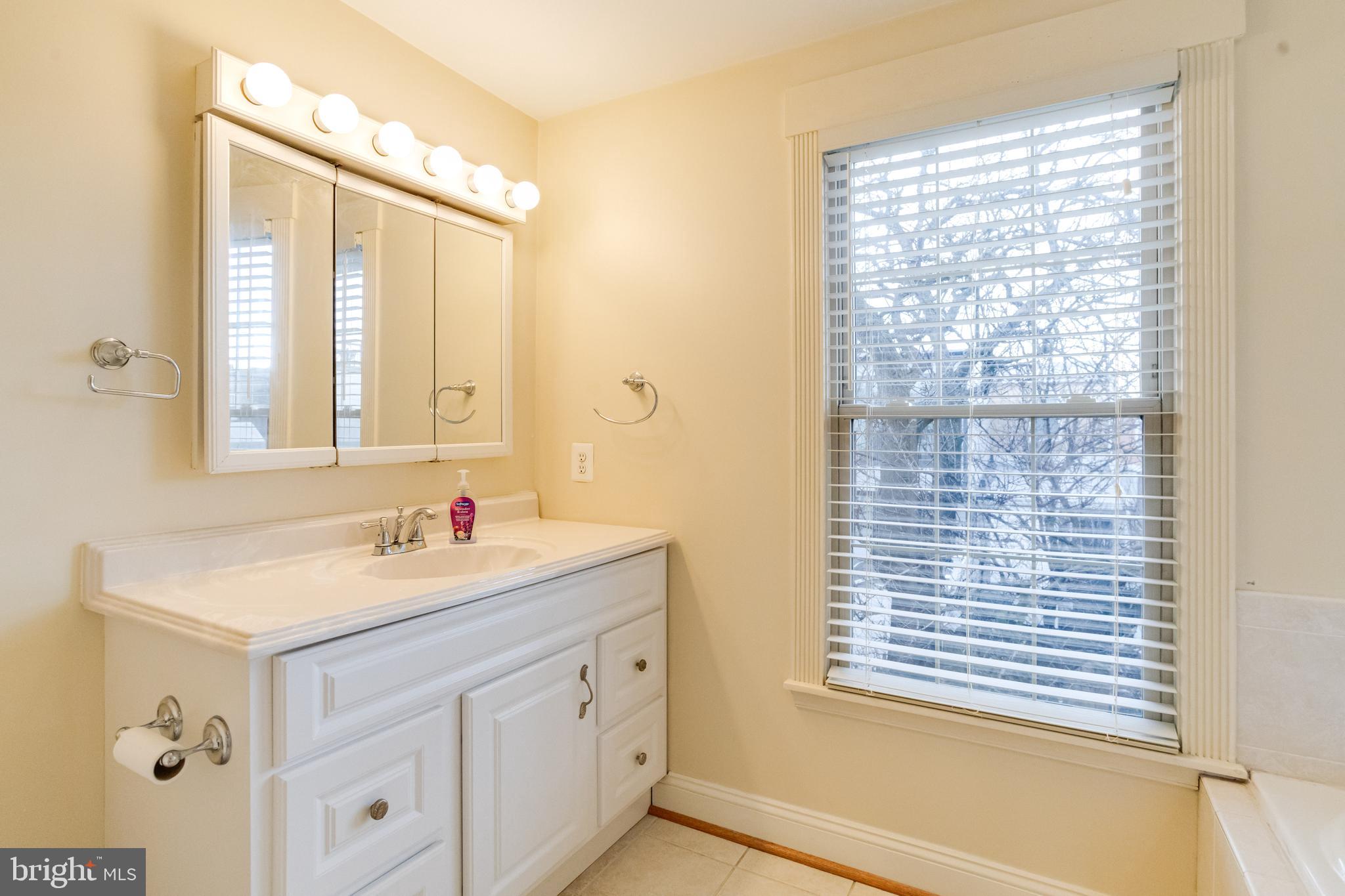 LOCUST POINT - Residential