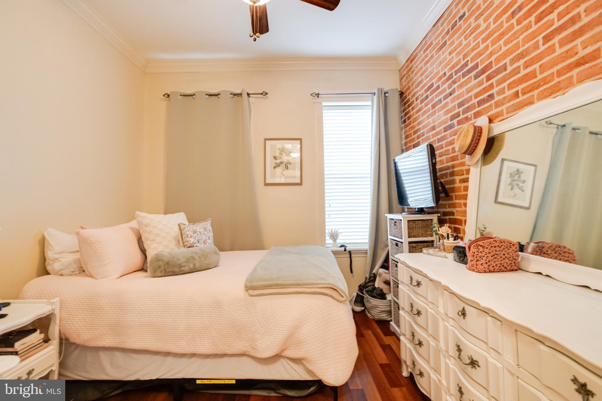 LOCUST POINT - Residential