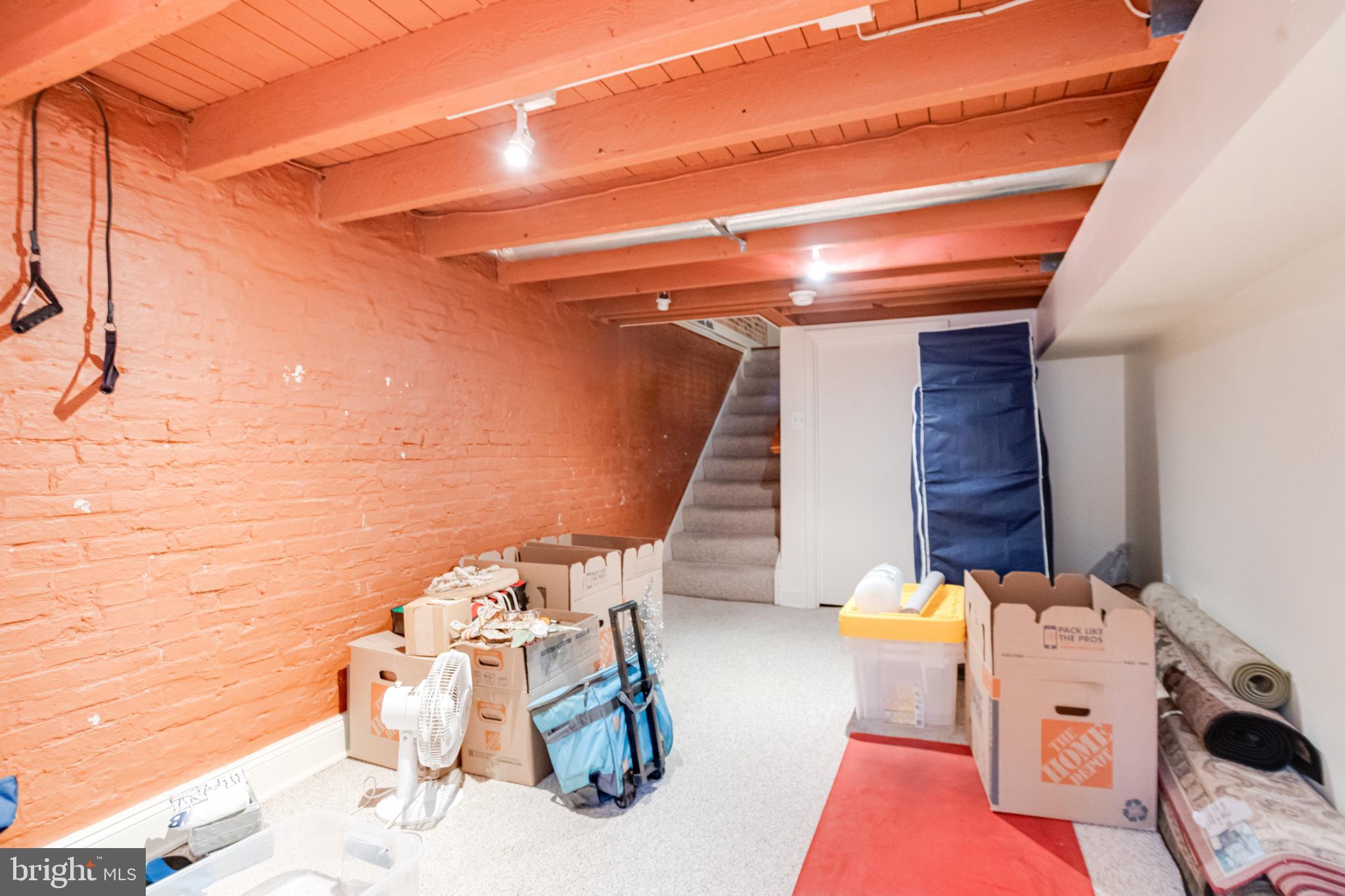 LOCUST POINT - Residential