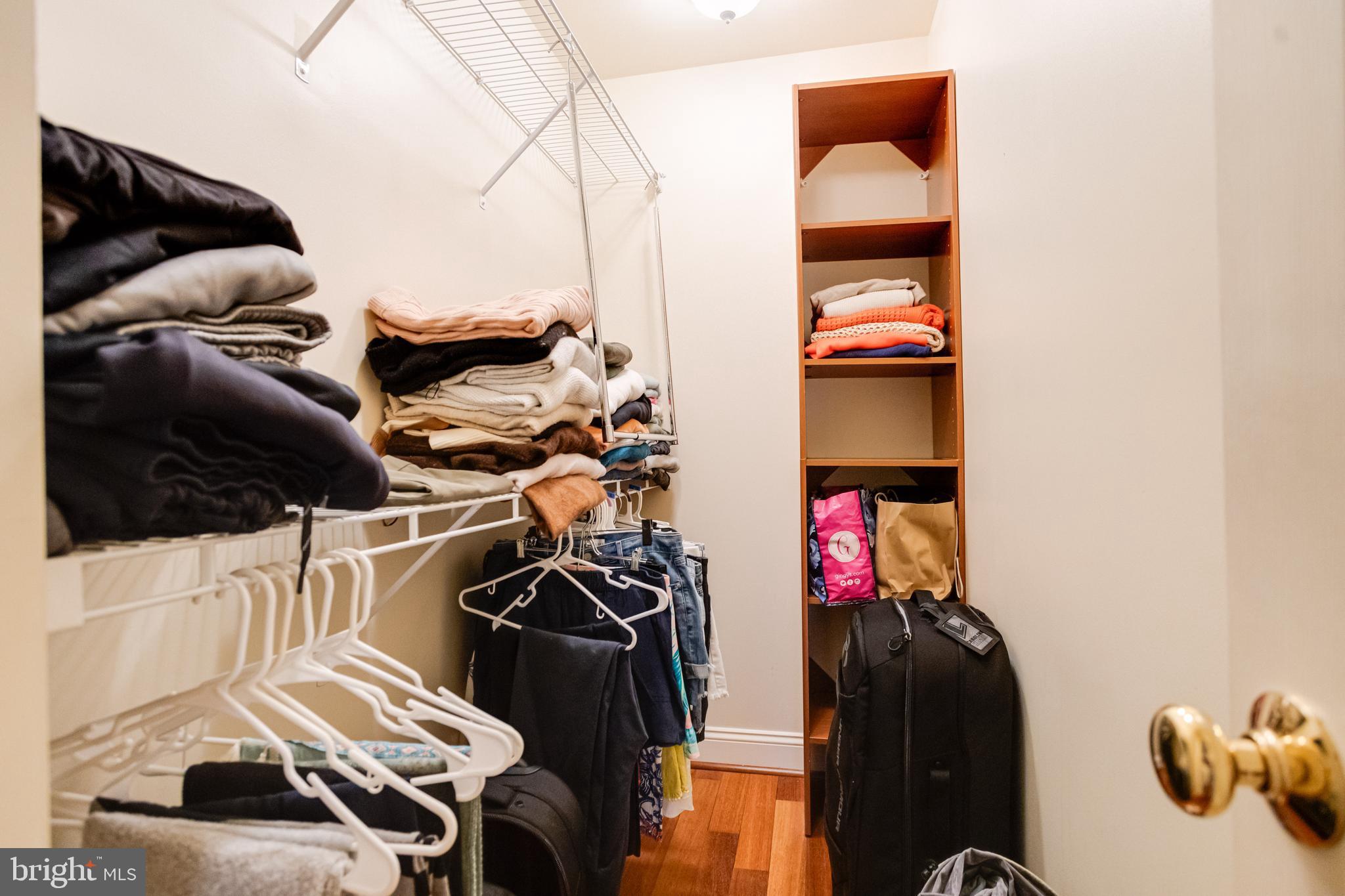 LOCUST POINT - Residential