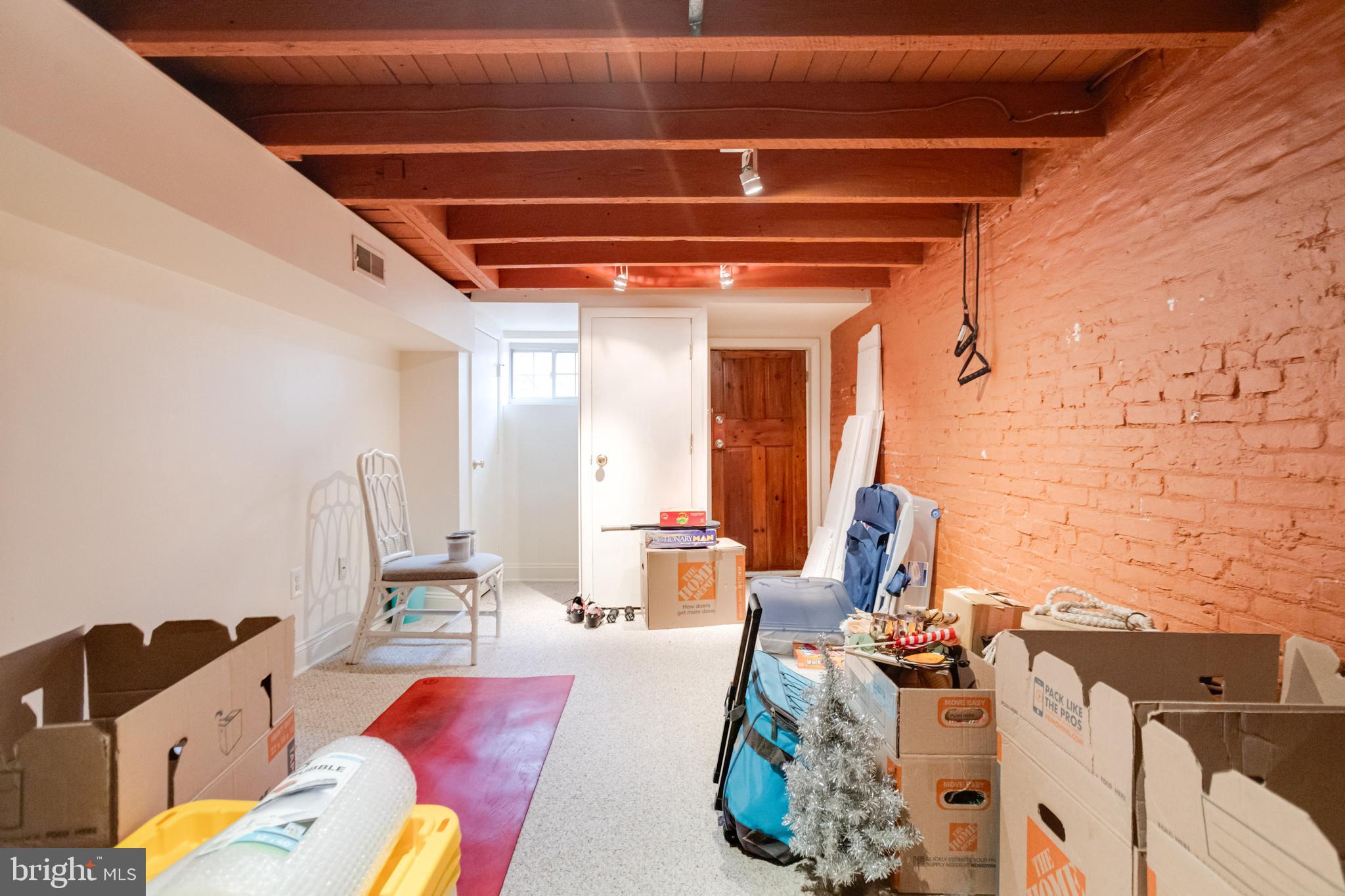 LOCUST POINT - Residential