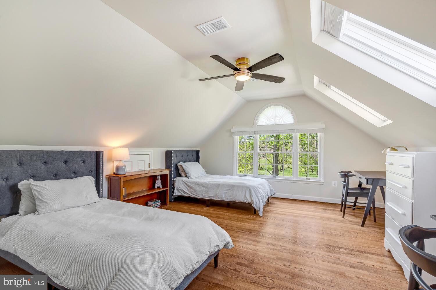 THUNDER OAK - Residential