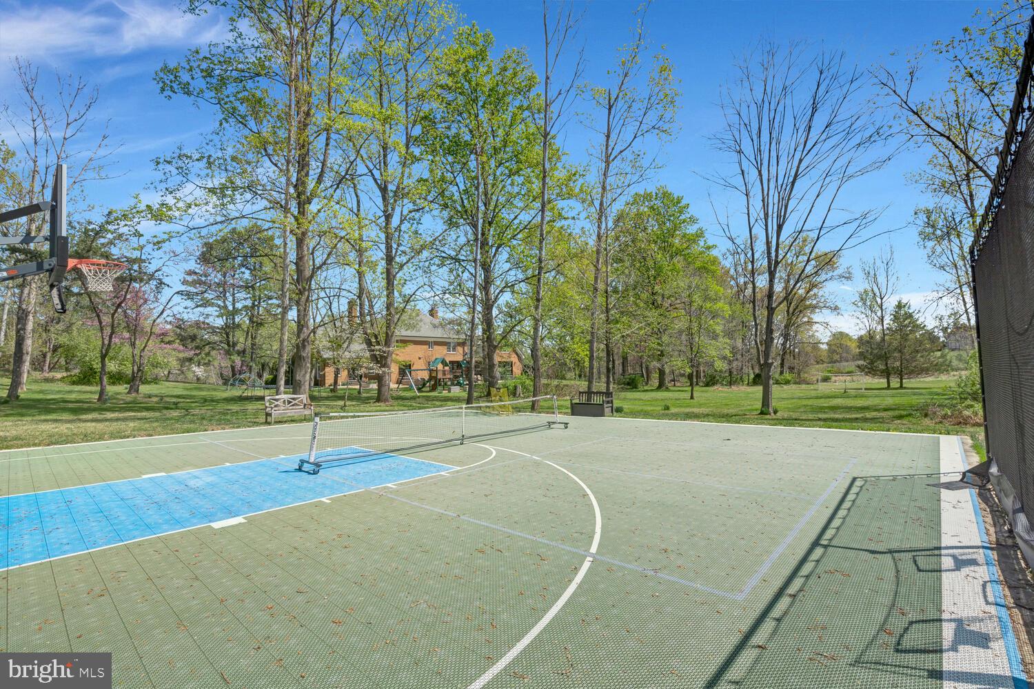 THUNDER OAK - Residential