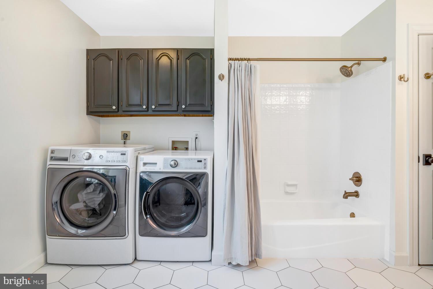 THUNDER OAK - Residential