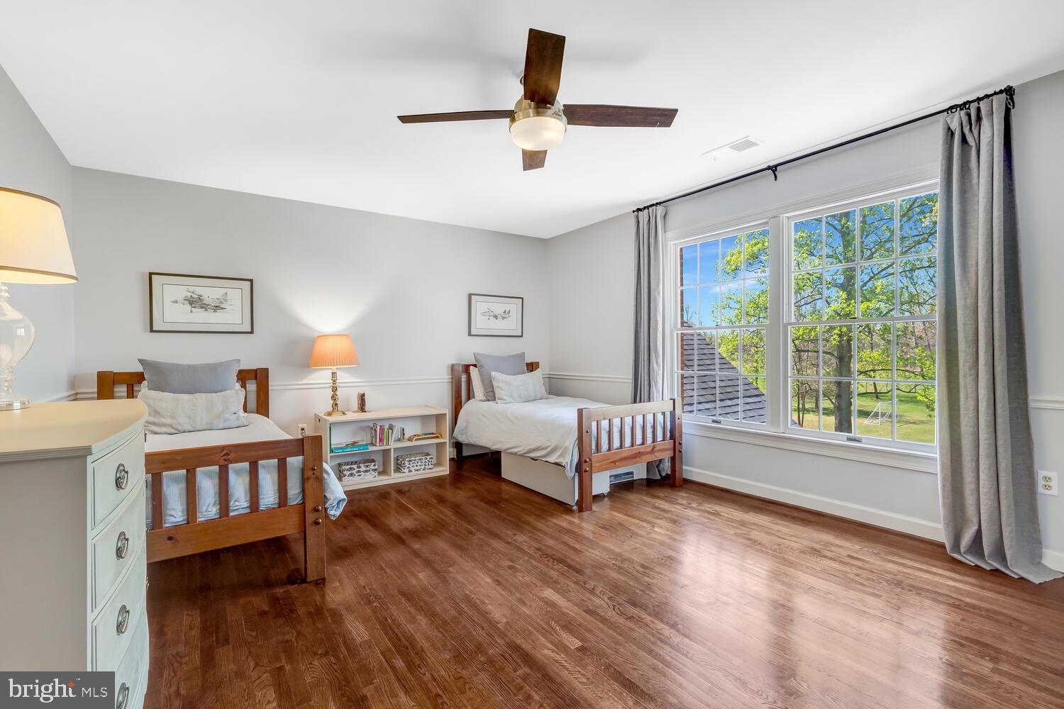 THUNDER OAK - Residential