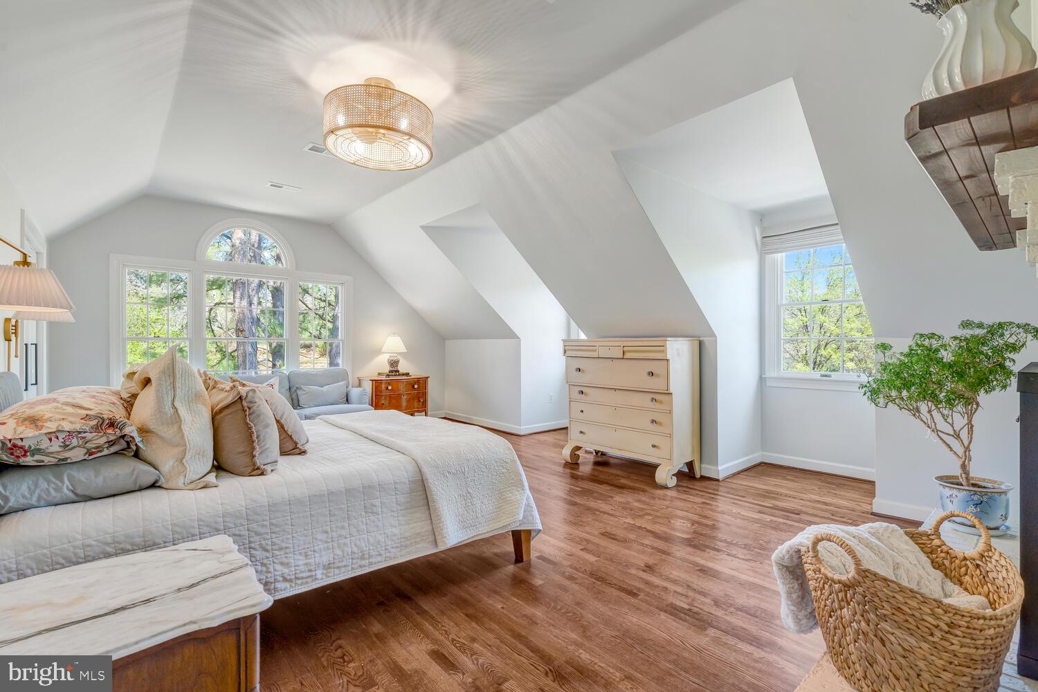 THUNDER OAK - Residential