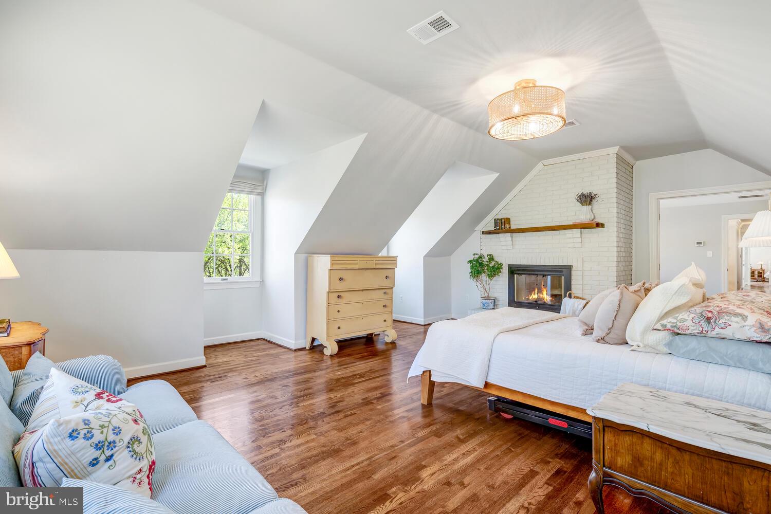 THUNDER OAK - Residential