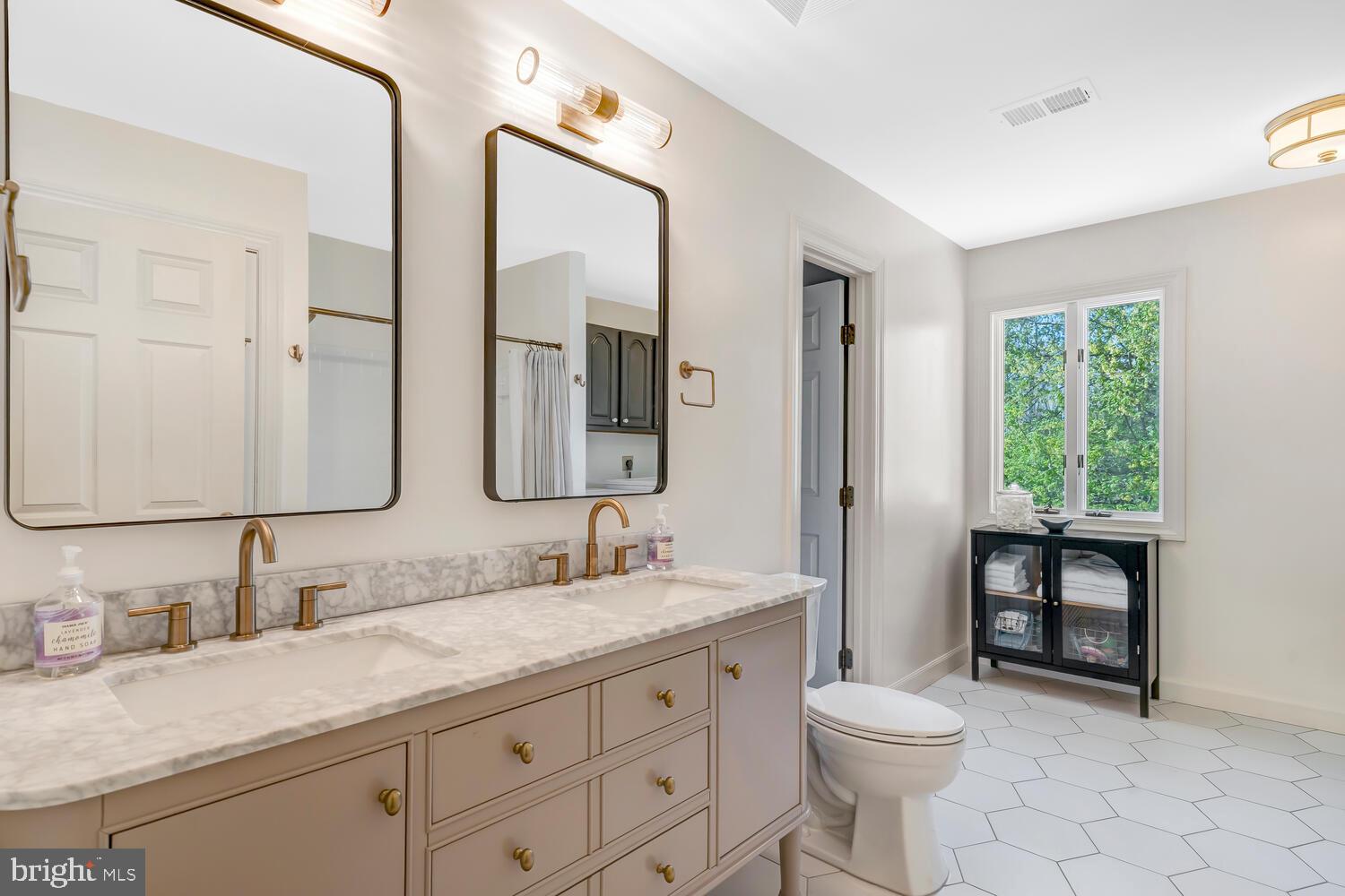 THUNDER OAK - Residential