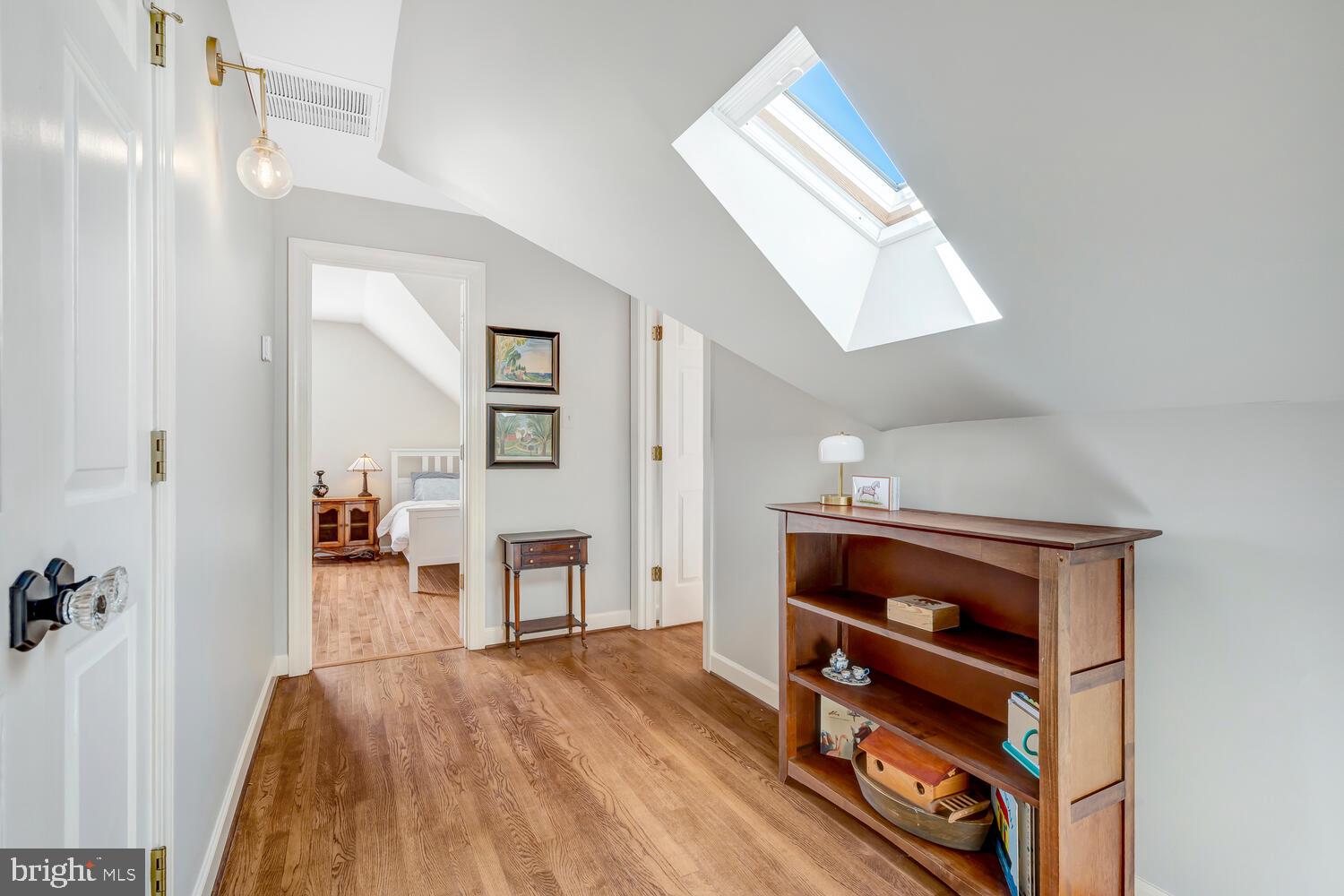 THUNDER OAK - Residential