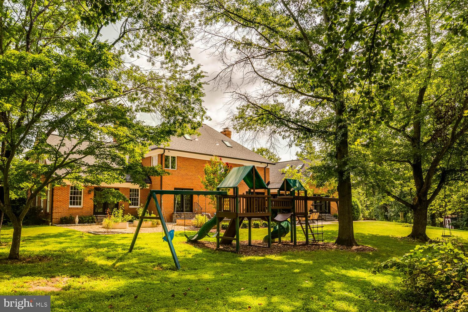 THUNDER OAK - Residential