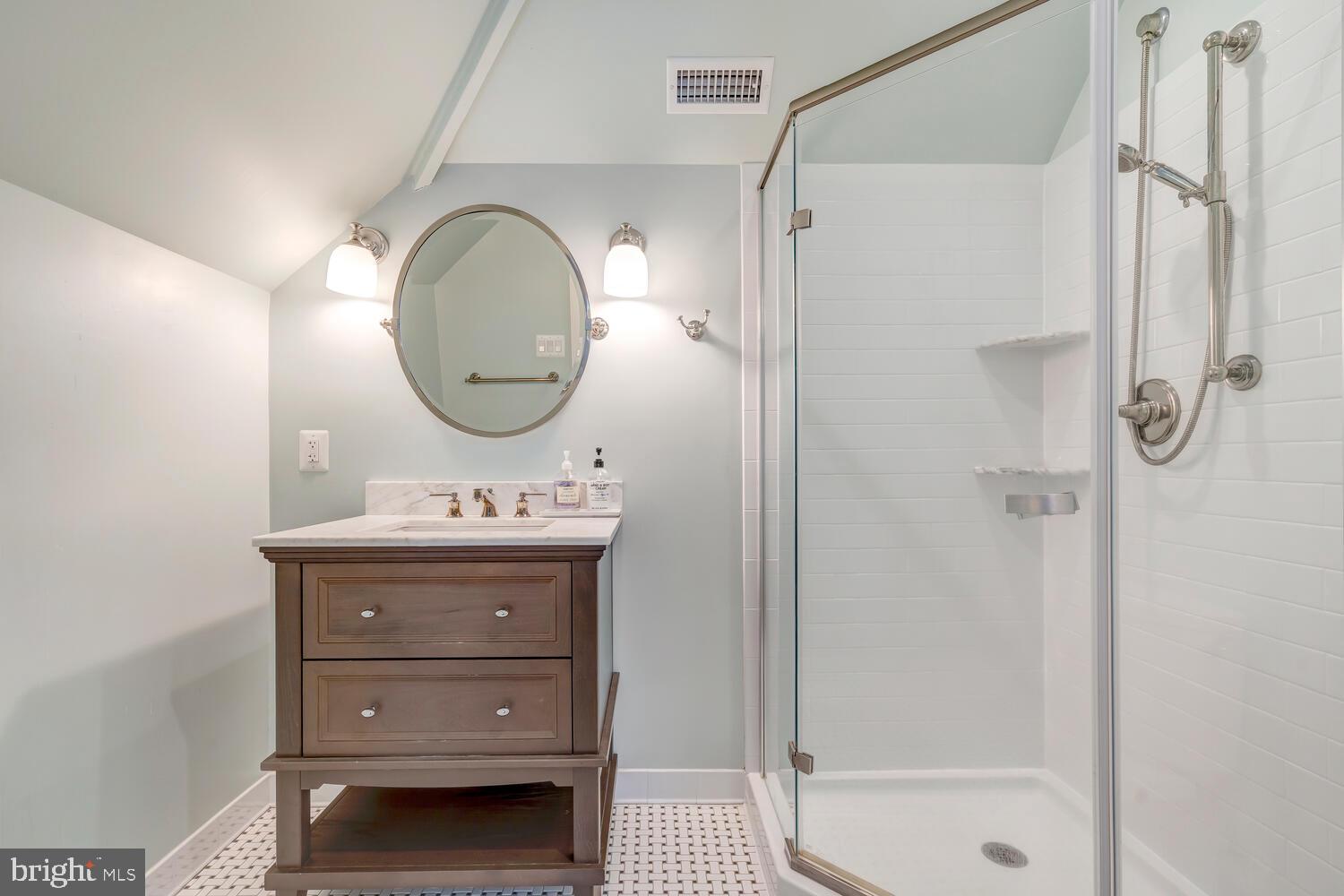 THUNDER OAK - Residential