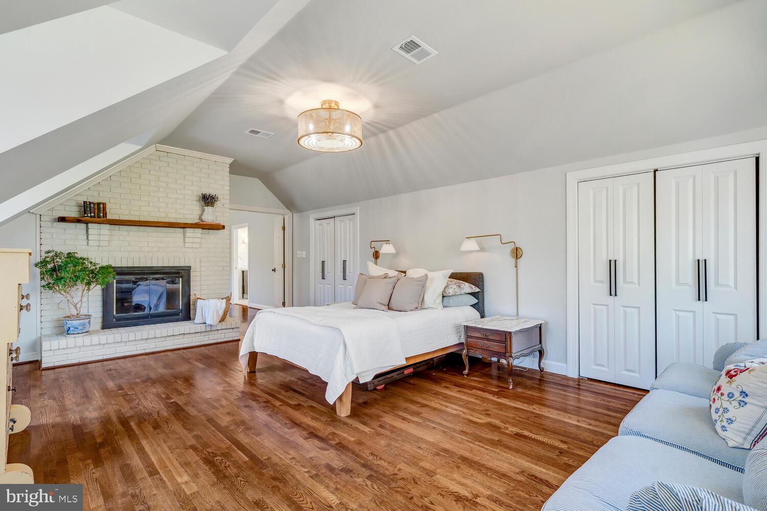 THUNDER OAK - Residential