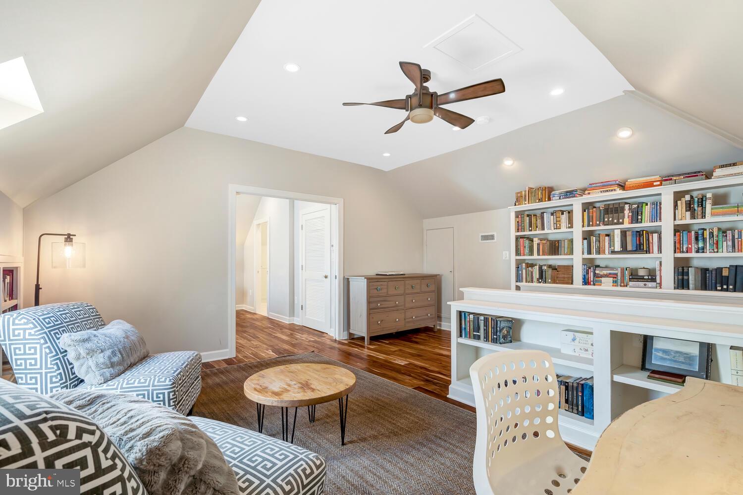 THUNDER OAK - Residential