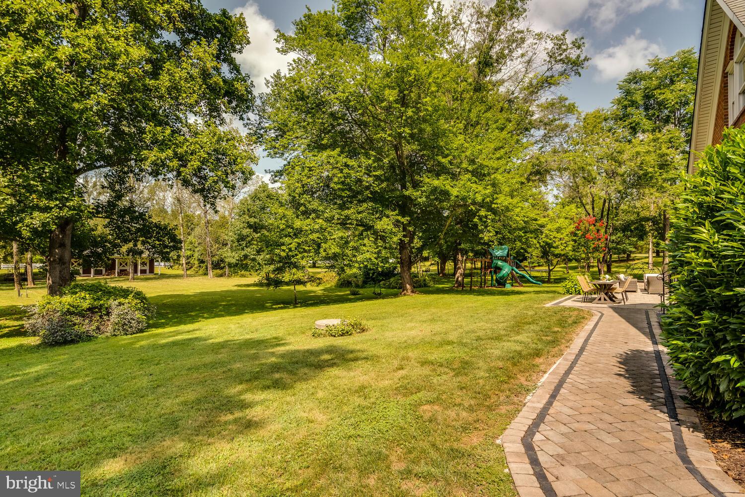 THUNDER OAK - Residential