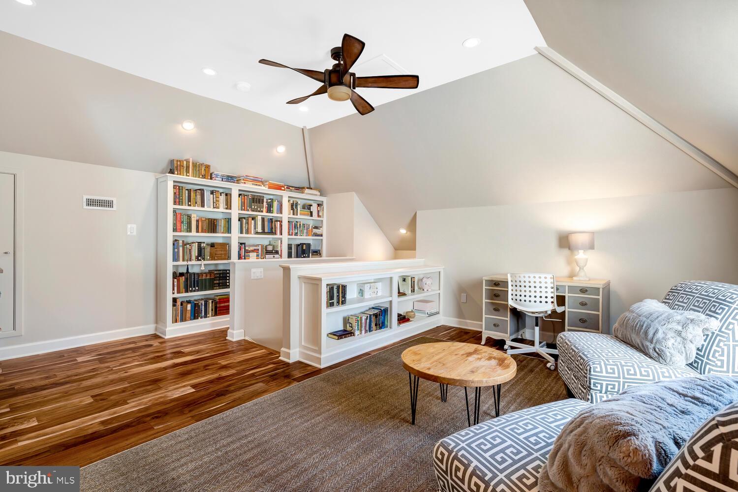 THUNDER OAK - Residential