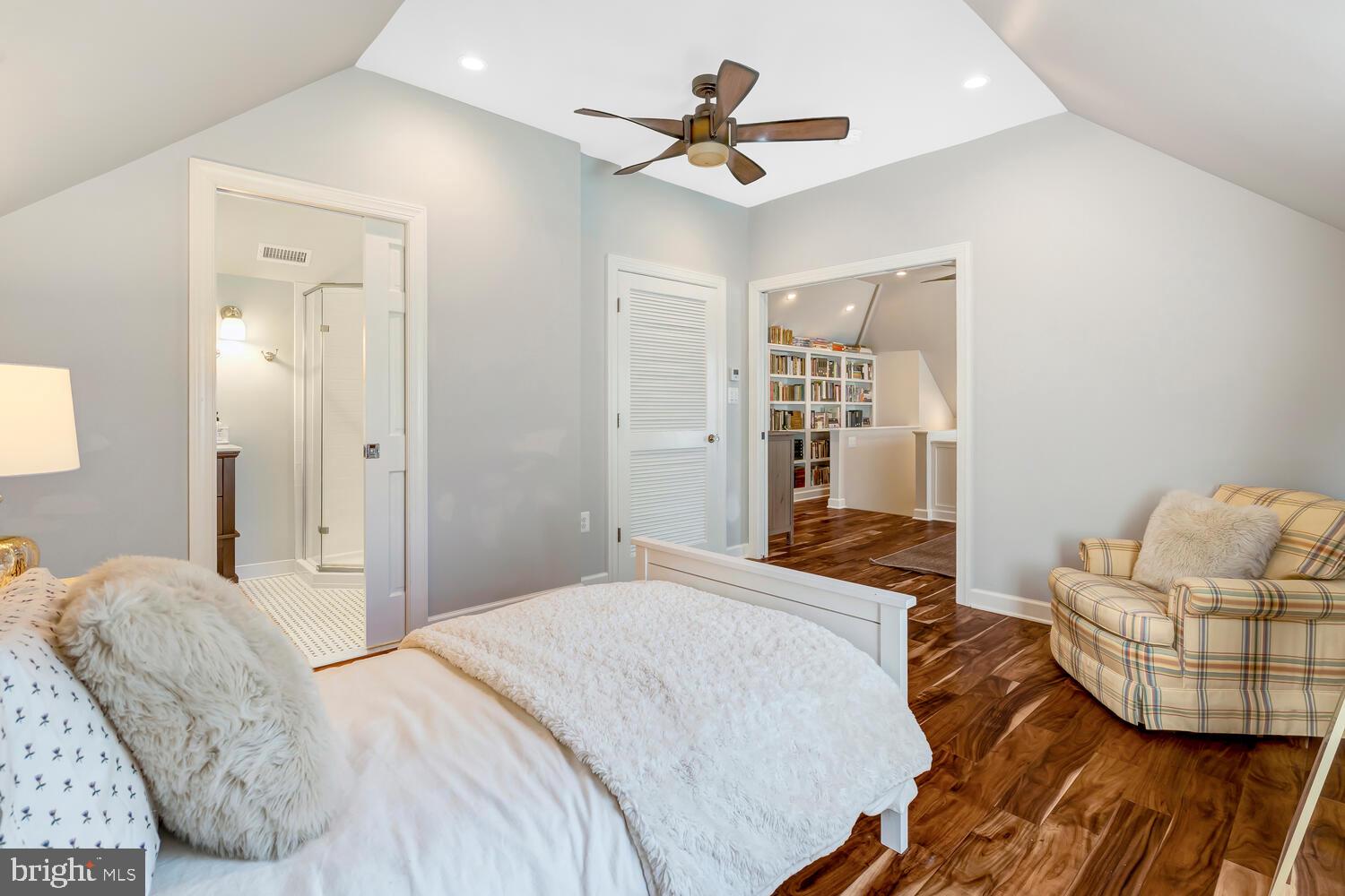 THUNDER OAK - Residential