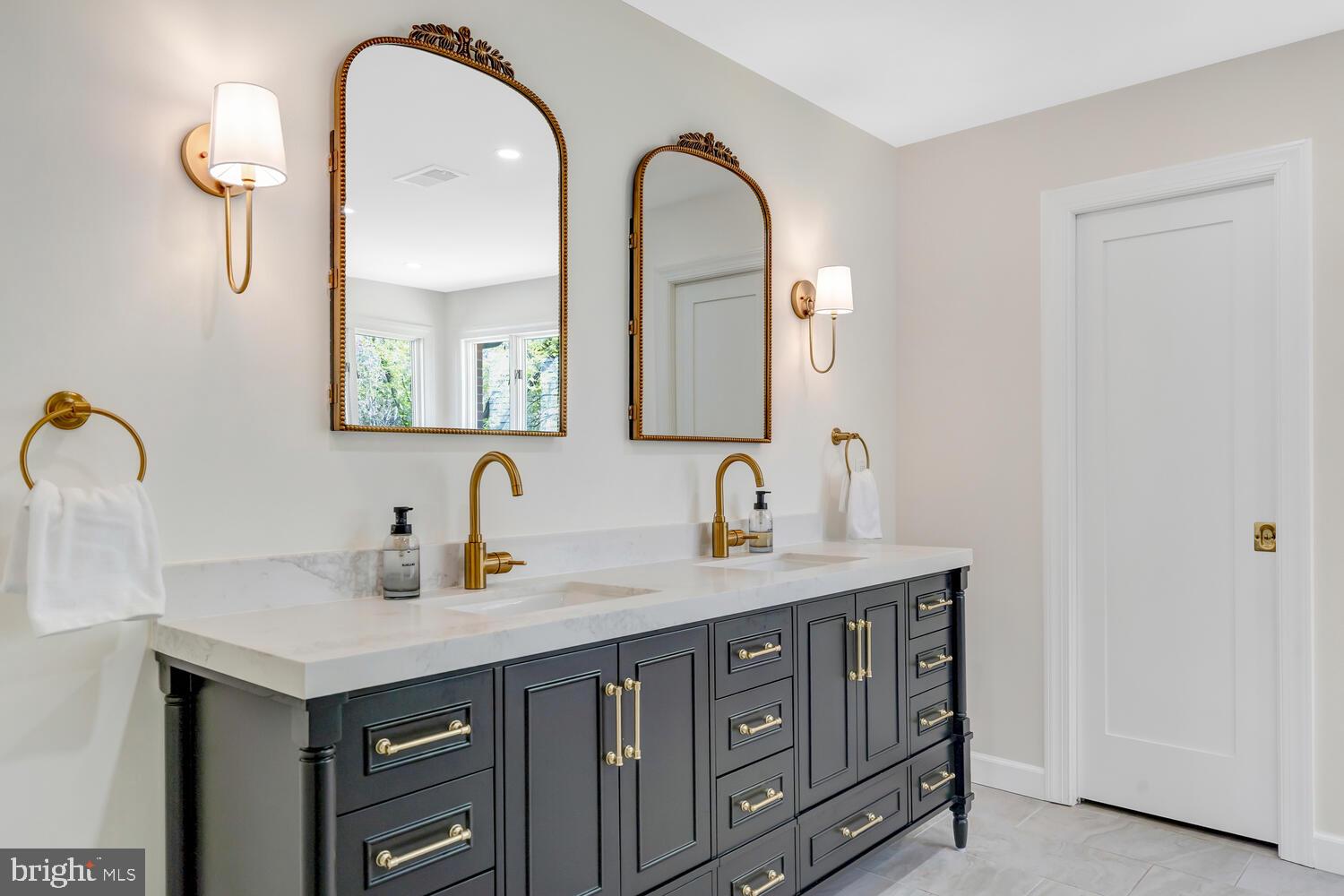 THUNDER OAK - Residential