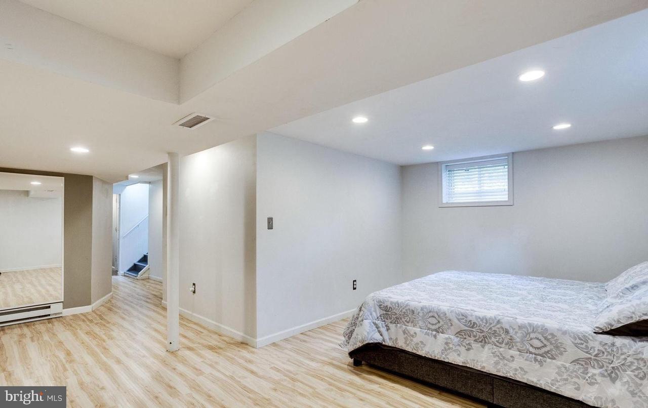 UNIVERSITY PARK - Residential Lease