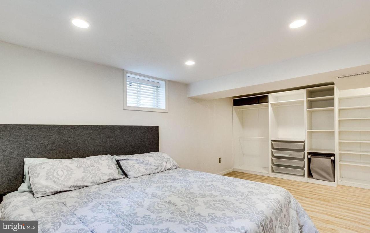 UNIVERSITY PARK - Residential Lease