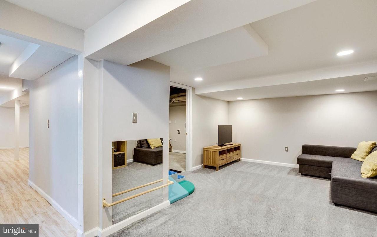 UNIVERSITY PARK - Residential Lease