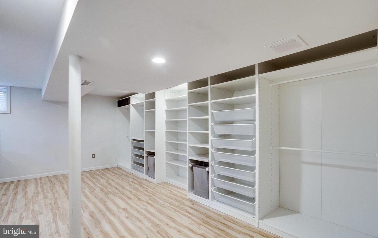 UNIVERSITY PARK - Residential Lease