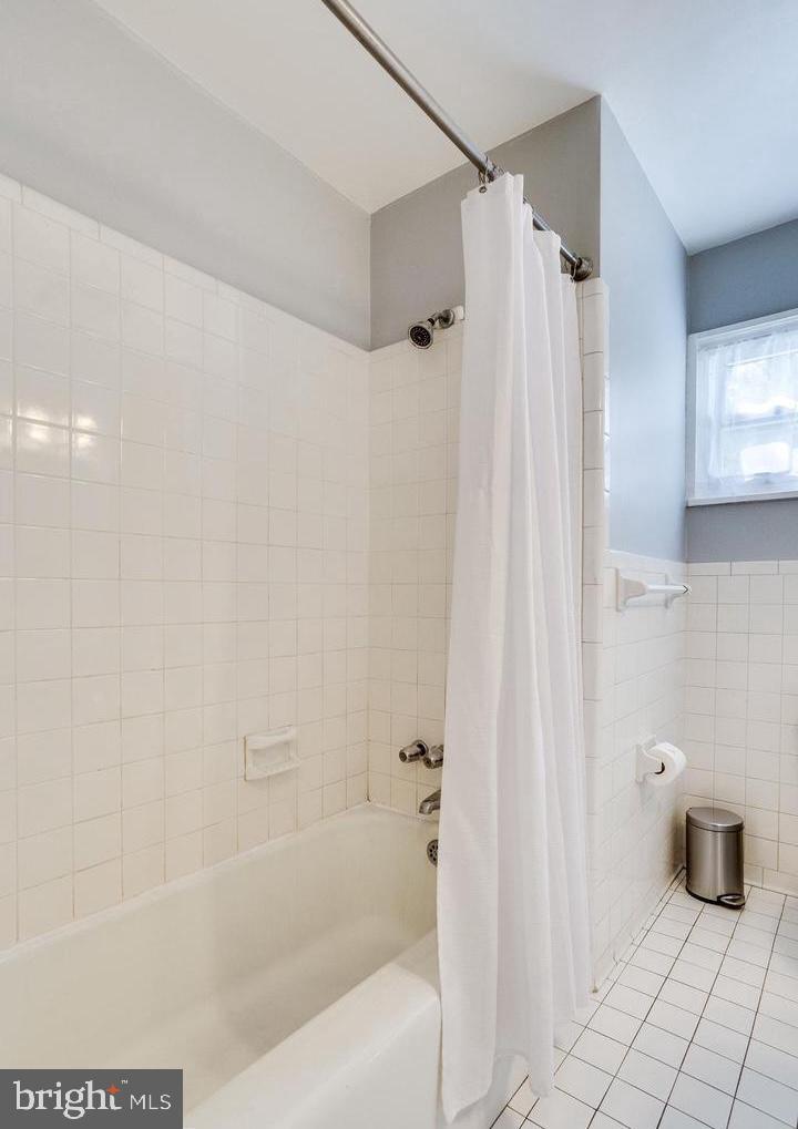 UNIVERSITY PARK - Residential Lease