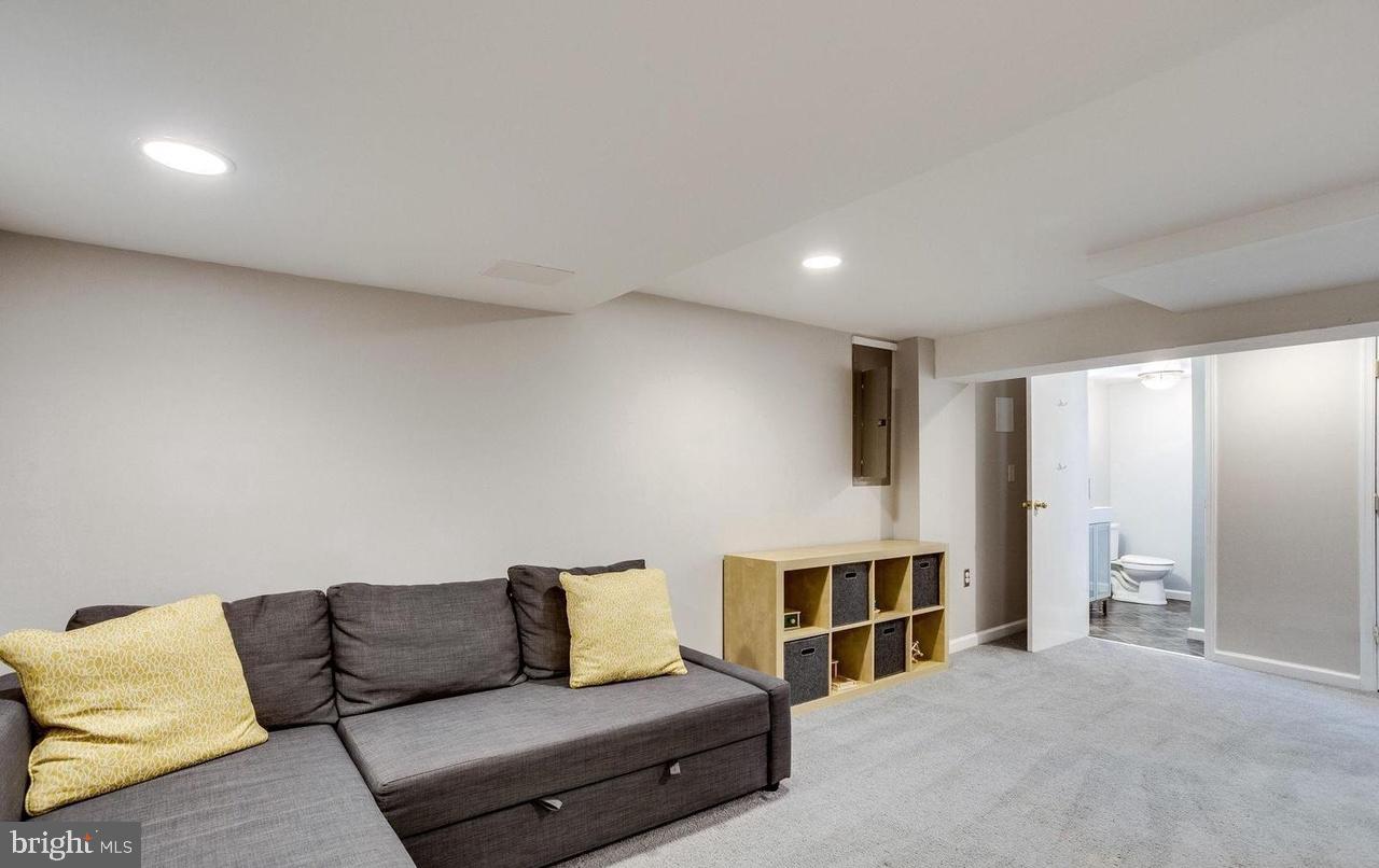 UNIVERSITY PARK - Residential Lease