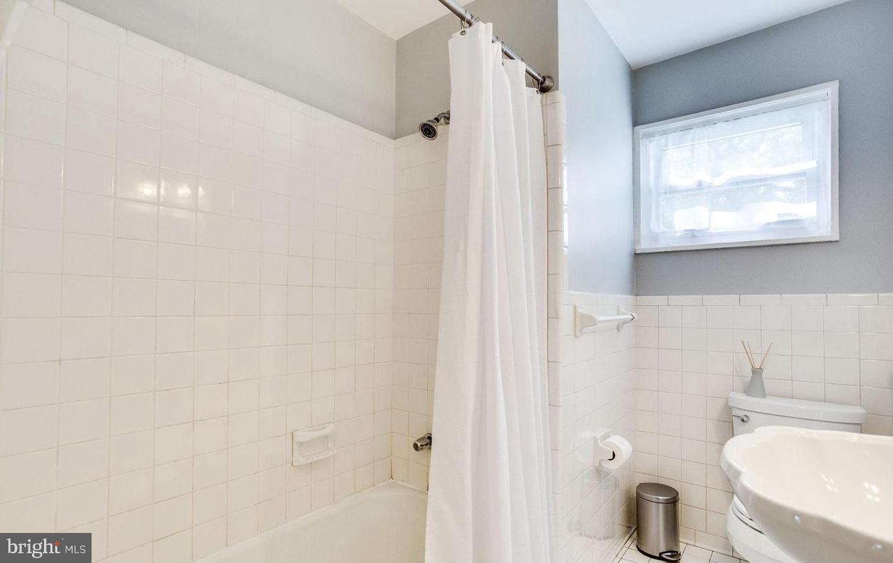 UNIVERSITY PARK - Residential Lease